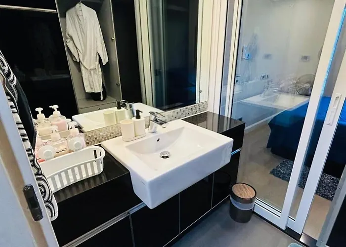1br Thonglor Bts Infinitypool Overlooking Bangkok